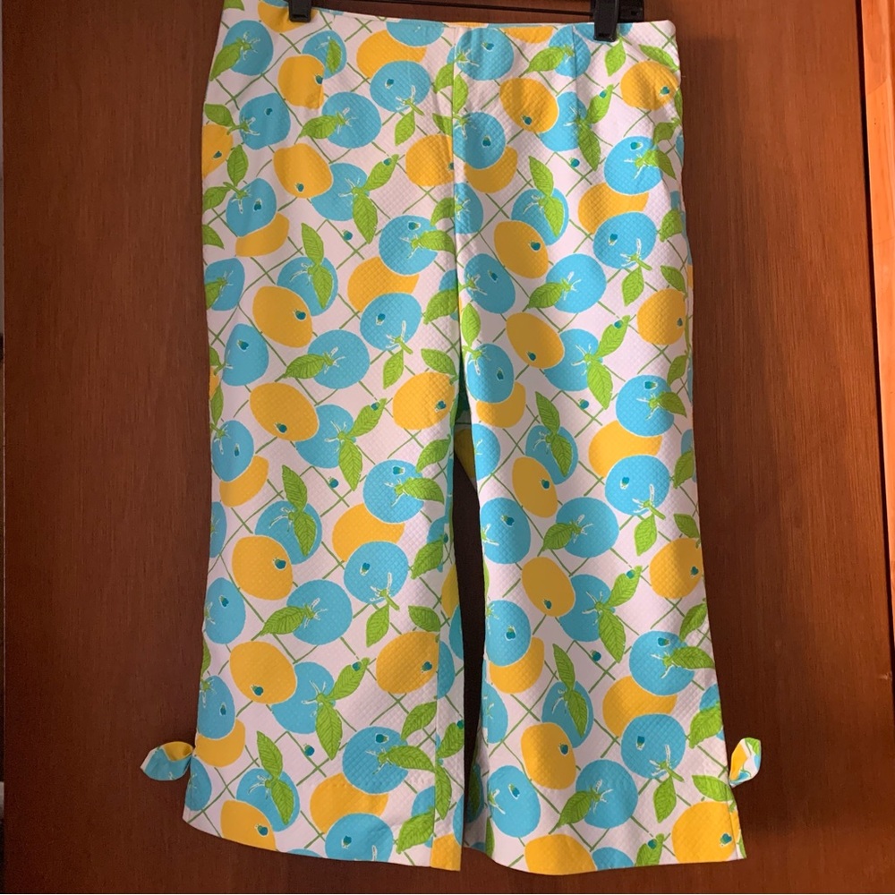 VINTAGE Lily Pulitzer NWT Stretch Womens Lemon and Tomato Themed Capris. Size 6
